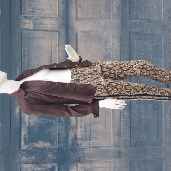 Hailee c Ladies Reptilian Designed Stretch Fabric Jeans - Picture 8 of 17